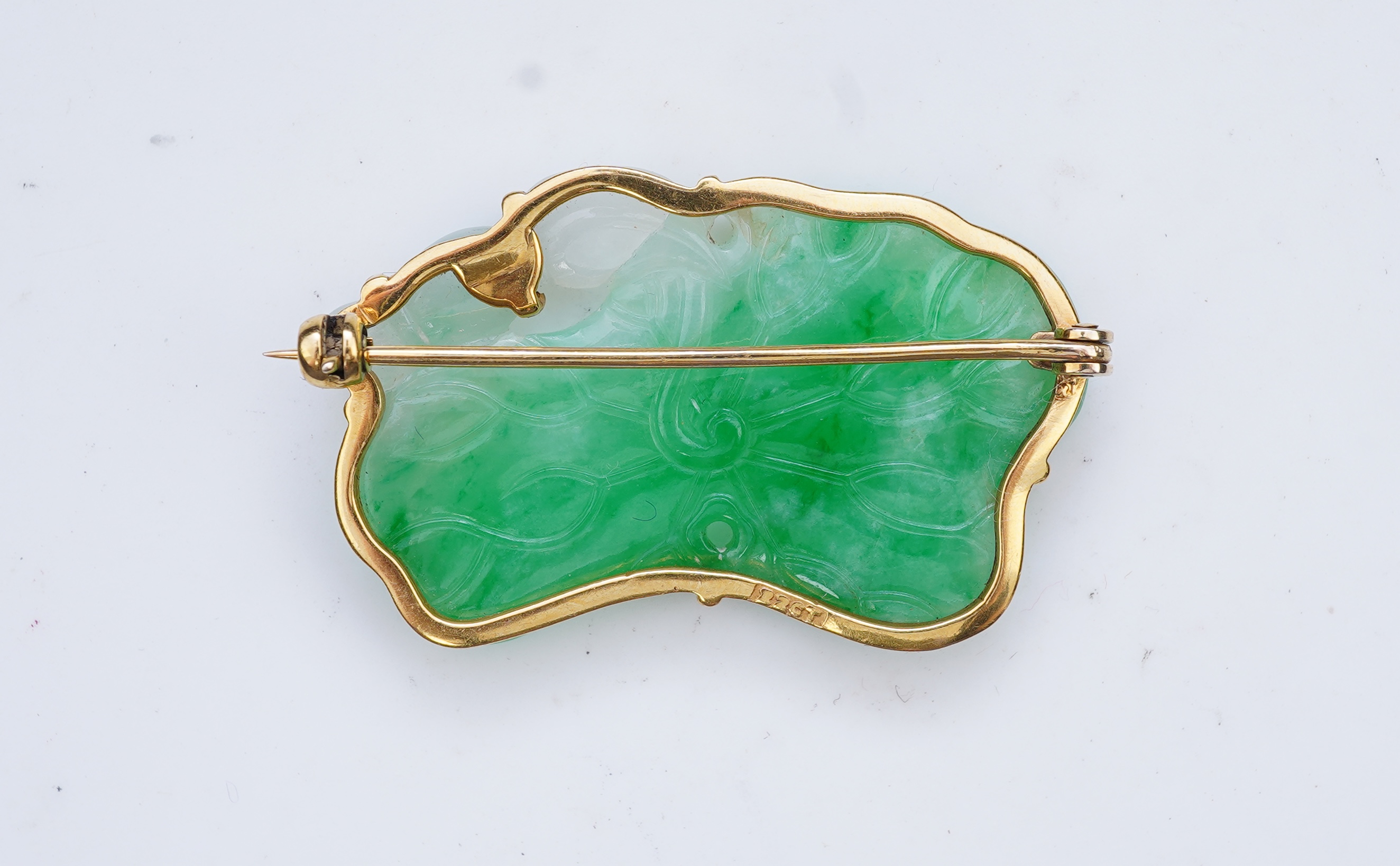 A gold and jadeite brooch